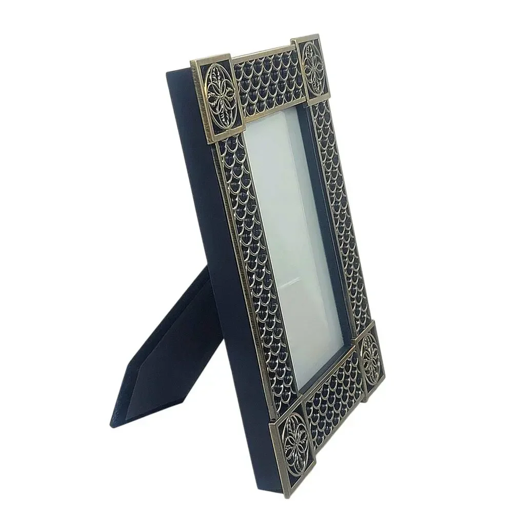 Metal Picture Frame Table Top or Hanging Holds 3.5